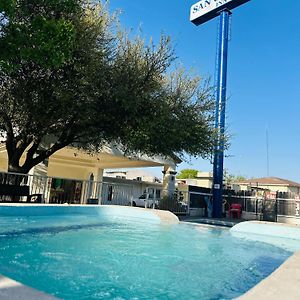 Hotel Quinta San Carlos Inn